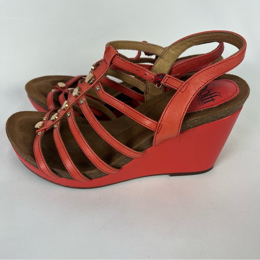 Sofft Women's Red Strappy Comfort Wedge Sandles With Gold Detail Ankle Strap 8.5